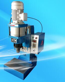 液壓鉚接機(jī)的模具有多少個(gè)？ 