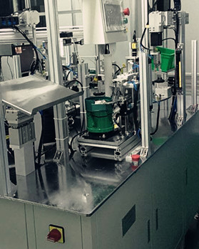 哪些因素會(huì)引起全自動(dòng)送料鉚接機(jī)磨損？