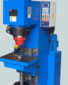 非標(biāo)定制鉚接機(jī)的價(jià)格貴嗎?