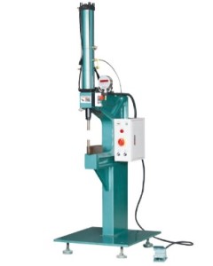 如何選擇無鉚釘鉚接機廠家及品牌？