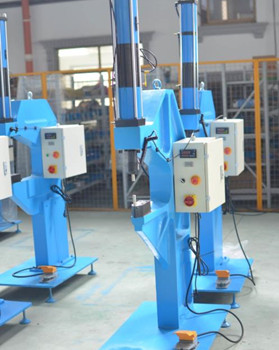 鉚接機(jī)定制時(shí)需要注意哪些？這幾個(gè)方面需留意！