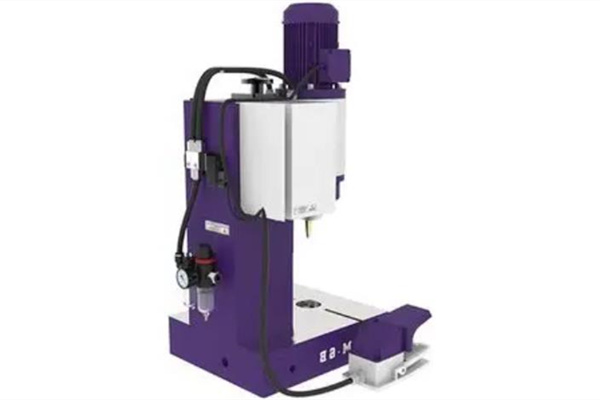 鉚頭不轉(zhuǎn)？可能使用的是徑向鉚接機！ 圖1