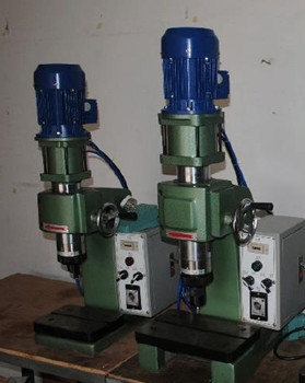 南京廠家怎么選擇合適的氣壓鉚接機？