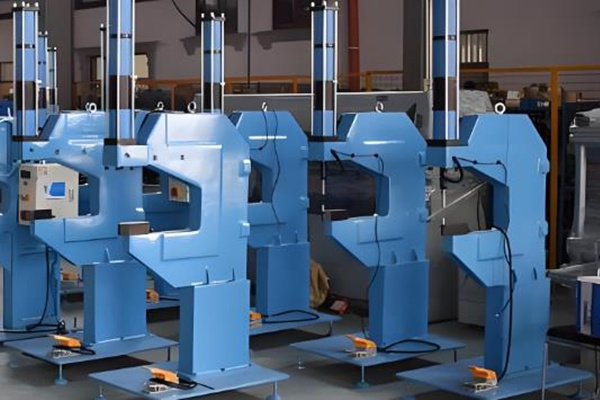 鉚接機(jī)出現(xiàn)小問(wèn)題？教你一招就搞定！